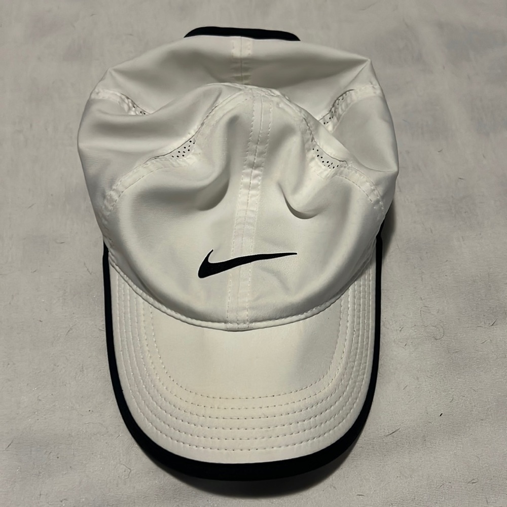 Nike featherlight hat